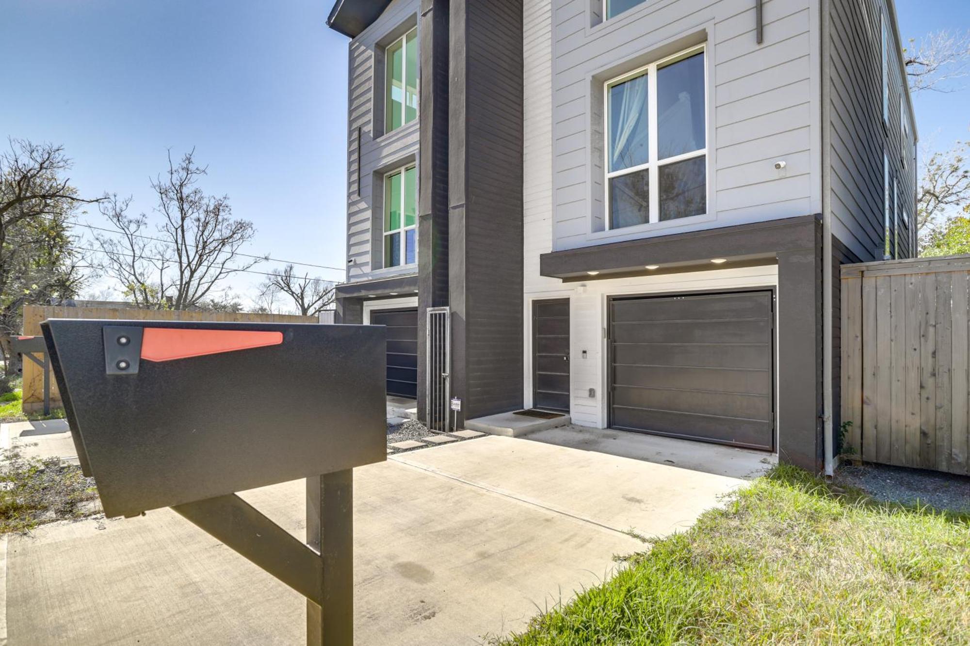 3 Mi To Dtwn Modern Townhome With Yard In Хьюстон Экстерьер фото